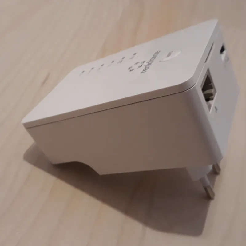 Edimax EW-7476RPC router