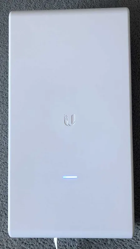 Ubiquiti UniFi AC Mesh Pro router